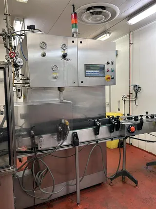 Linie de îmbuteliere pentru băuturi răcoritoare carbogazoase în sticlă, fotografia 4 din 10