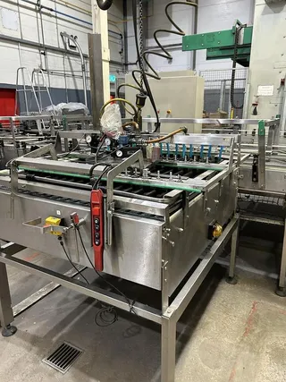 Linie de îmbuteliere pentru băuturi răcoritoare carbogazoase în sticlă, fotografia 6 din 10